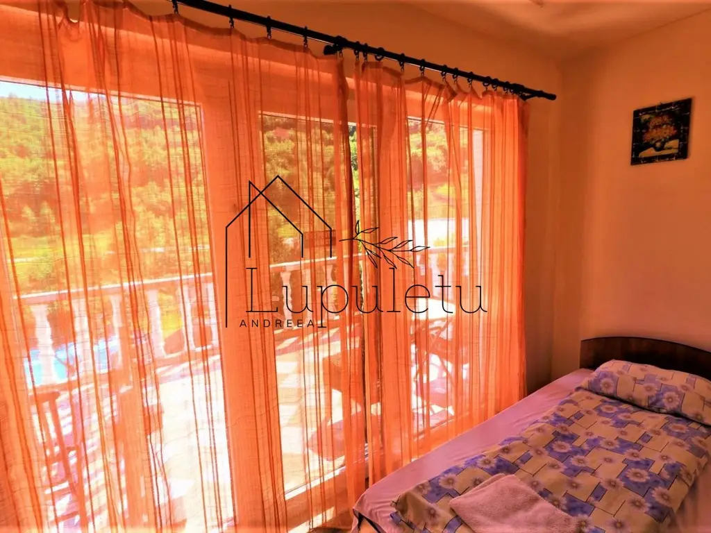 Pensiune de vânzare | 400 MPU | 10 Camere | Rasinari - Curmatura