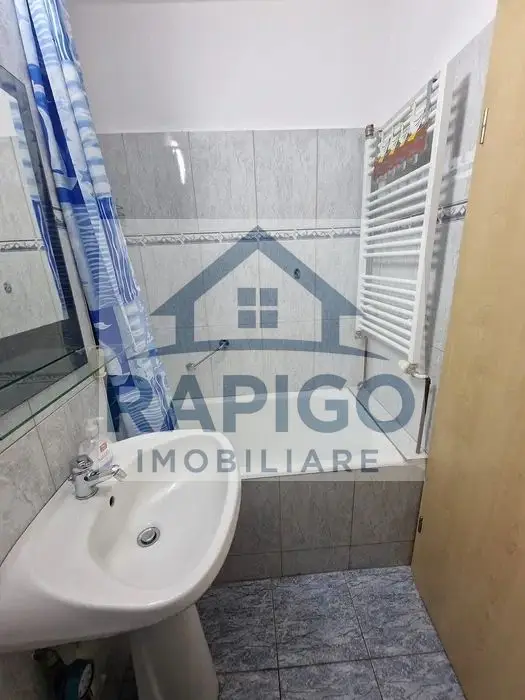 Apartament cu 2 camere decomandate, situat în zona Dacia