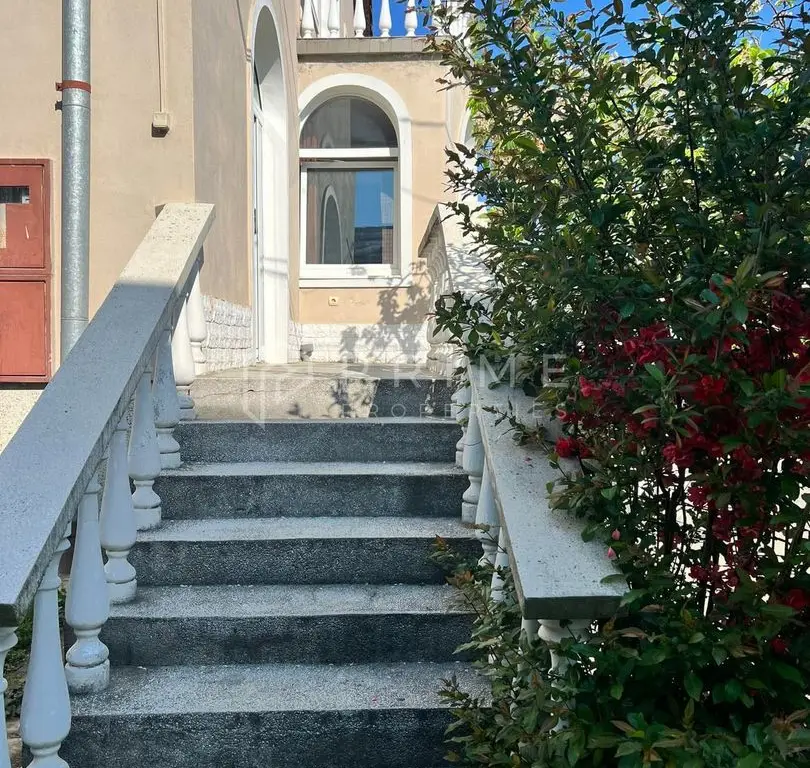 Casă spațioasă de închiriat pentru cazare muncitori, în Corunca