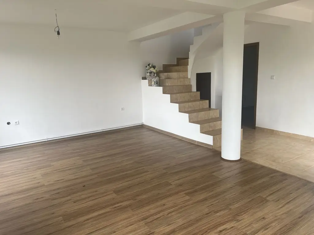 CASA DE VANZARE IN CARTIERUL PRIMAVERII -GIARMATA MARE