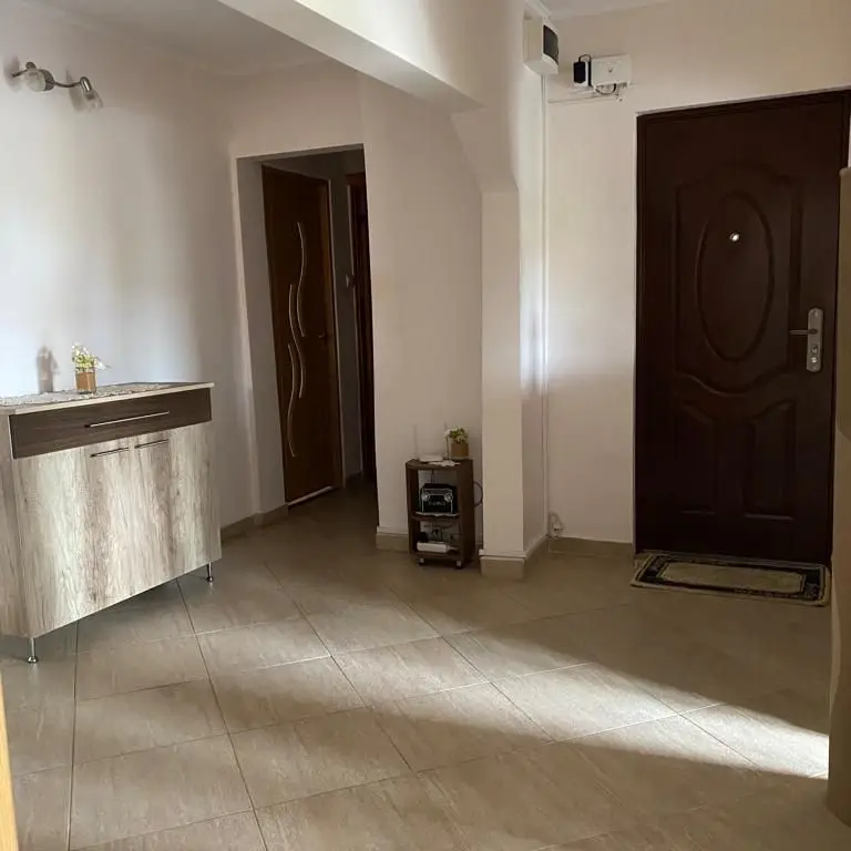 BRASADAS vinde ap cu 4 cam 92mp etajul 3 în Micro 17