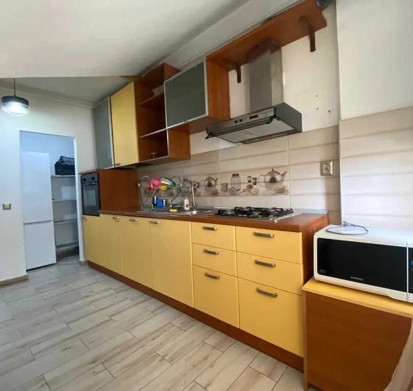 BRASADAS vinde ap 3 camere semi-central.