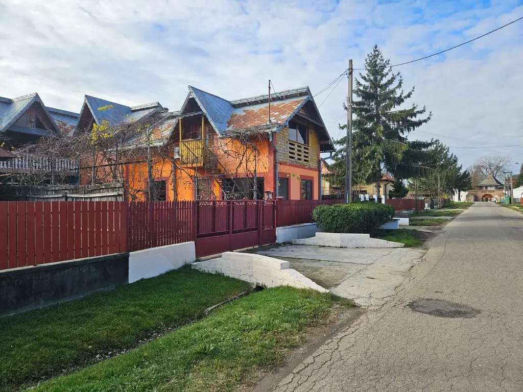 Casă de vânzare în Golești – locație excelentă lângă muzeu