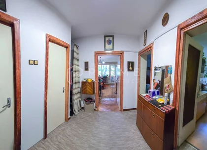 Apartament spațios cu 3 camere, decomandat – Zona 7 Noiembrie / UMFST