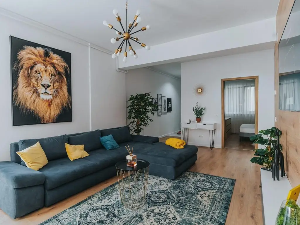 3 camere, ultracentral, Oradea. 235 000 E. Comision 0