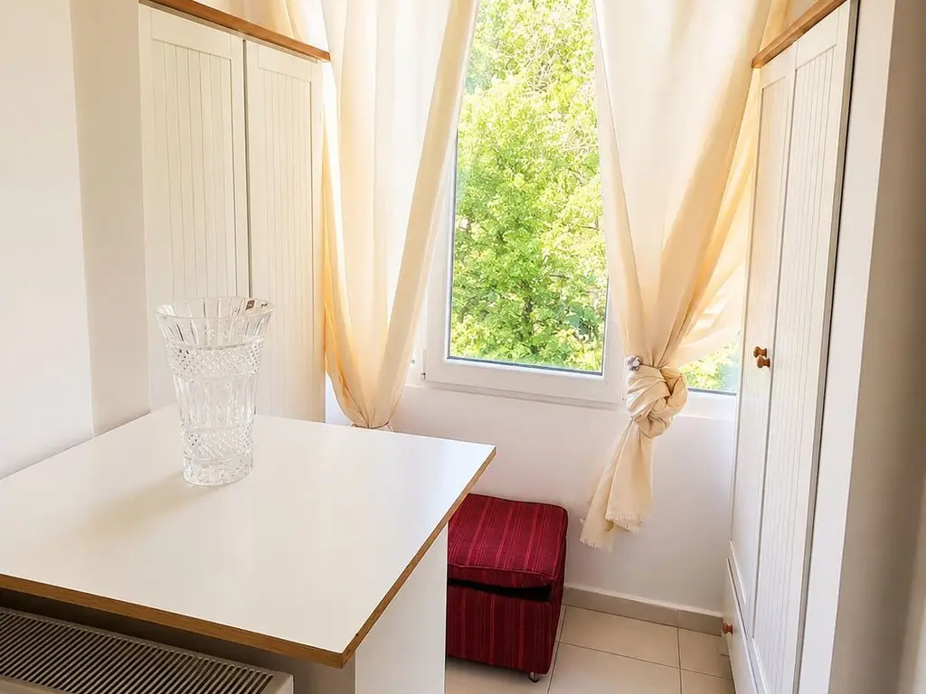 Apartament cochet cu 2 camere, situat la etajul 1 (Zona Dacia)