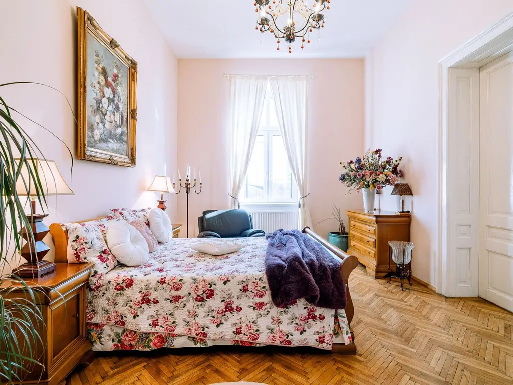 Apartament 4 cam, ultracentral, 170 mp. 289.000 E neg. Comision 0