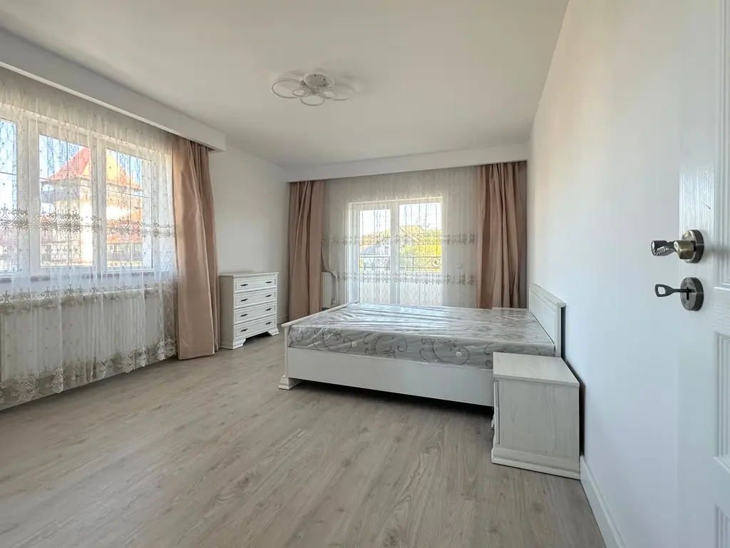 Vânzare casă 5 camere nouă elegantă și spațioasă în Hărman