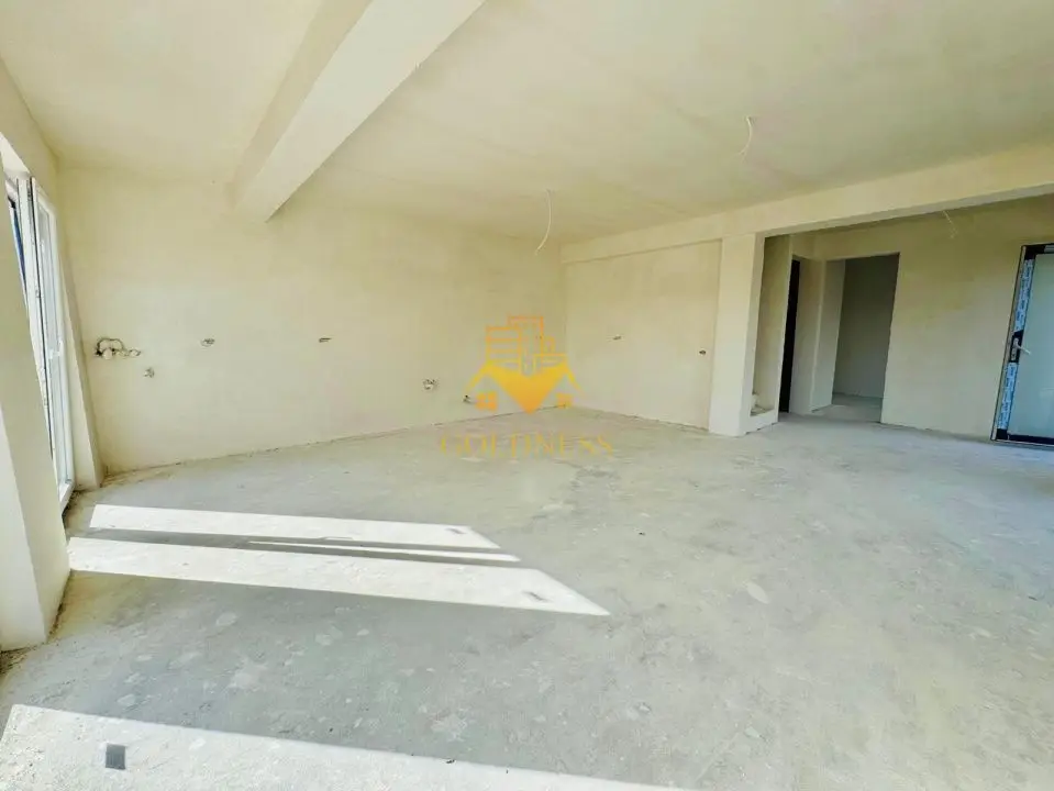 Casă tip duplex de vânzare, 4 camere, suprafață teren 200 mp, Chinteni