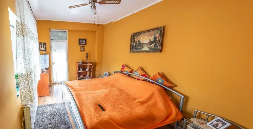 BRASADAS vinde casă cu etaj in zona Titulescu.