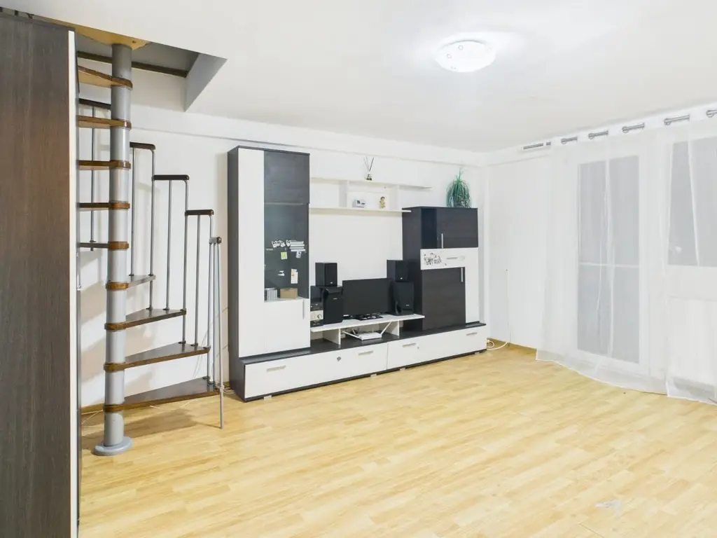 Apartament 1 cameră cu balcon și pod compartimentat | Dâmbovița, Timiș