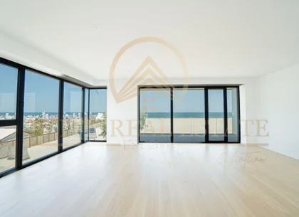 Stațiunea Mamaia - Vânzare apartament cu 4 camere, 3 bai cu vedere la mare.