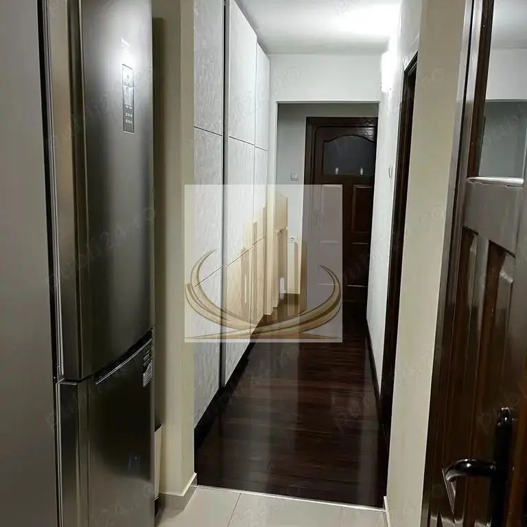Apartament 3 camere, decomandat, zona Lunei