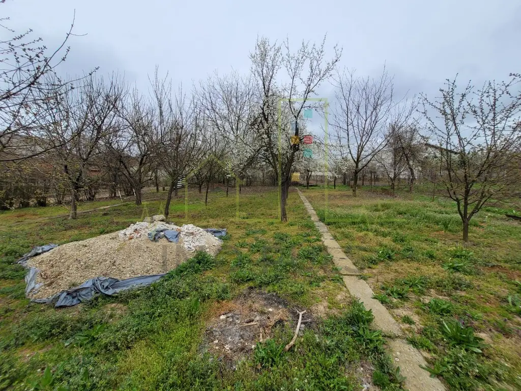 Casa individuala. Mobilata si utilata. Dispune de toate utilitatile.