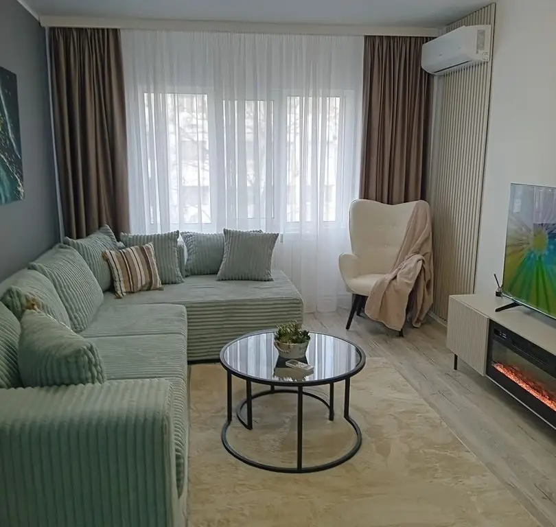 Vanzare - apartament cu 3 camere, Micro 16, renovat, mobilat nou