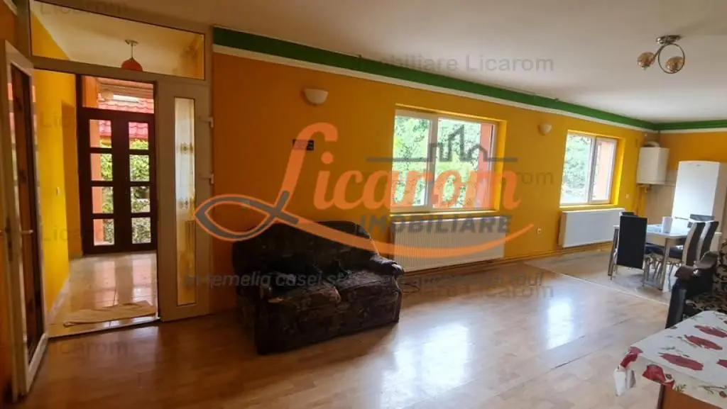 Casa individuala cu 2 apartamente, 6 camere,teren 403 mp,ASTRA.