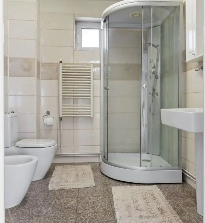 Cladire cu spatiu comercial stradal