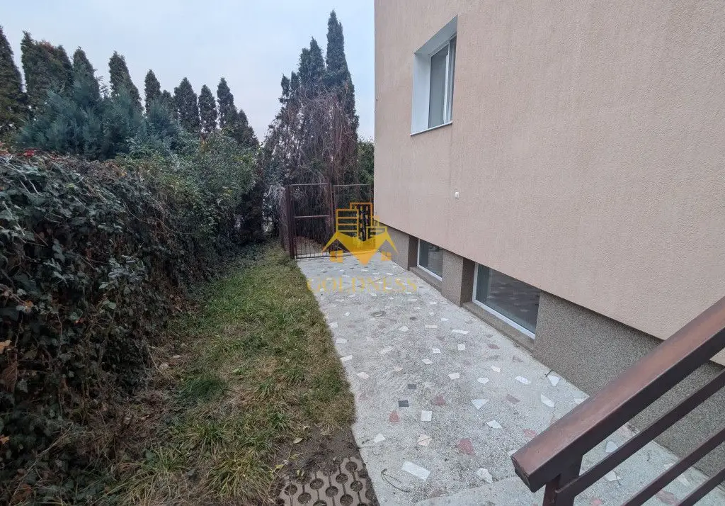 Casa/Spatiu de birou,Andrei Muresanu, 9 Camere,10 Parcari,Curte 2000mp