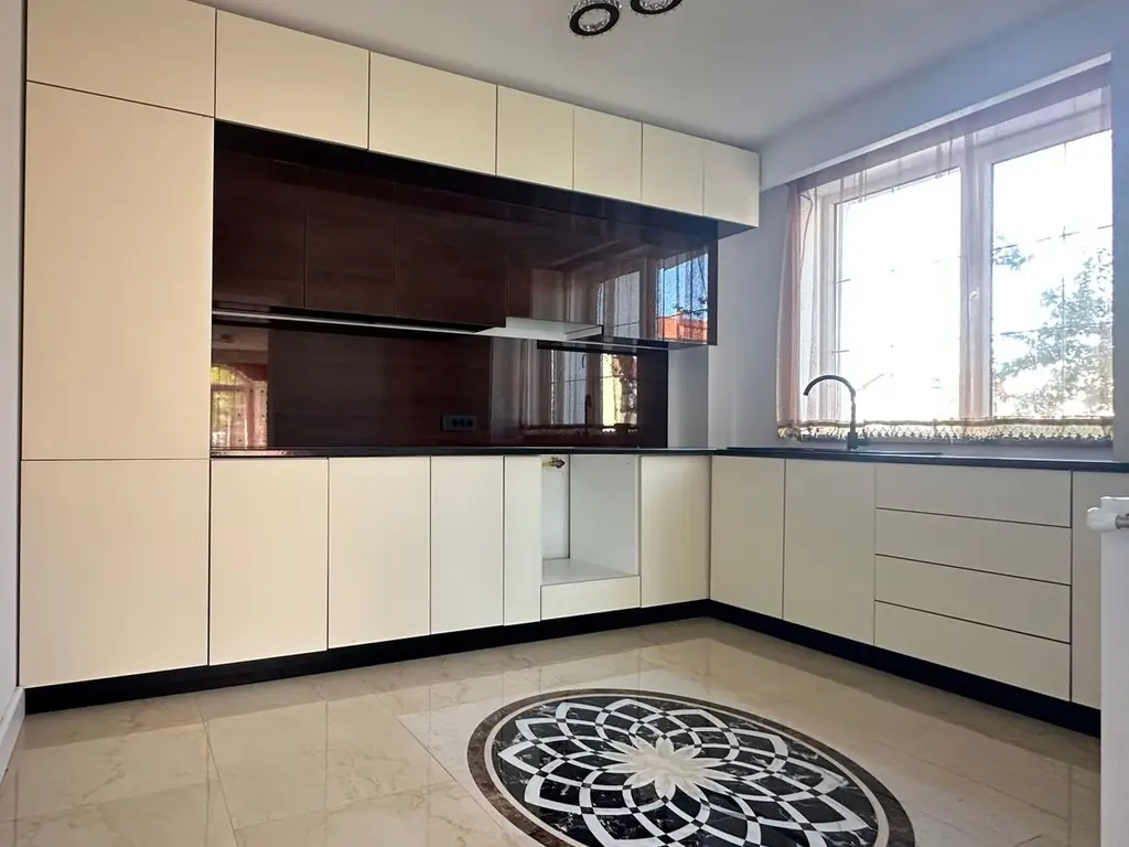 Vânzare casă 5 camere nouă elegantă și spațioasă în Hărman