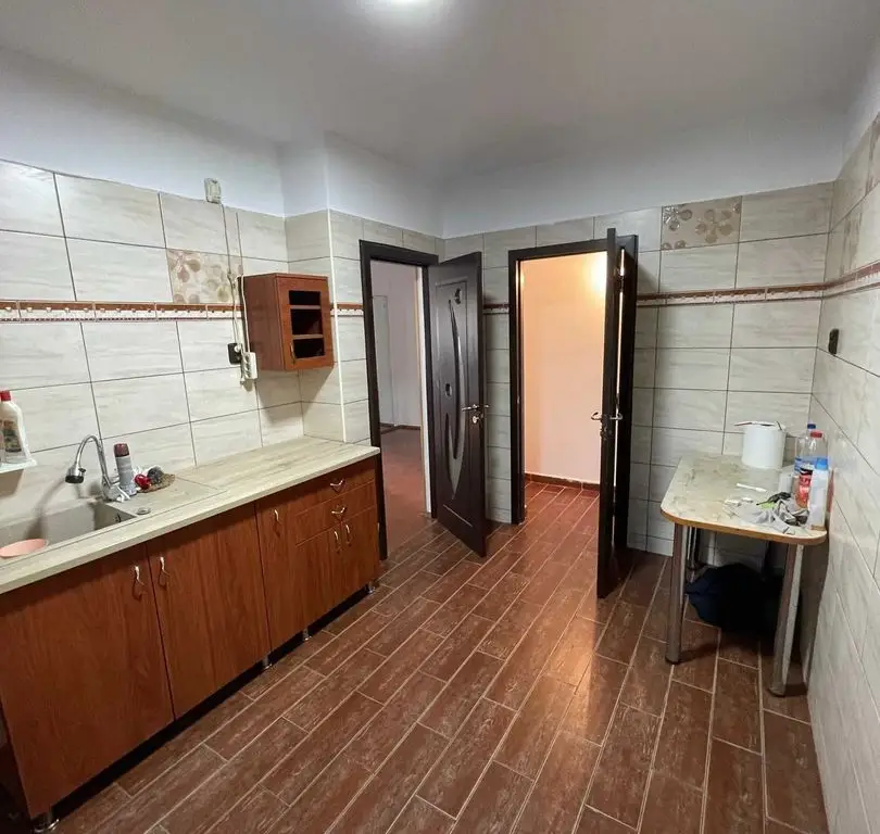 Ag BRASADAS vinde vila 8 cam curte 237mp D+P+2+M 13 Sept.