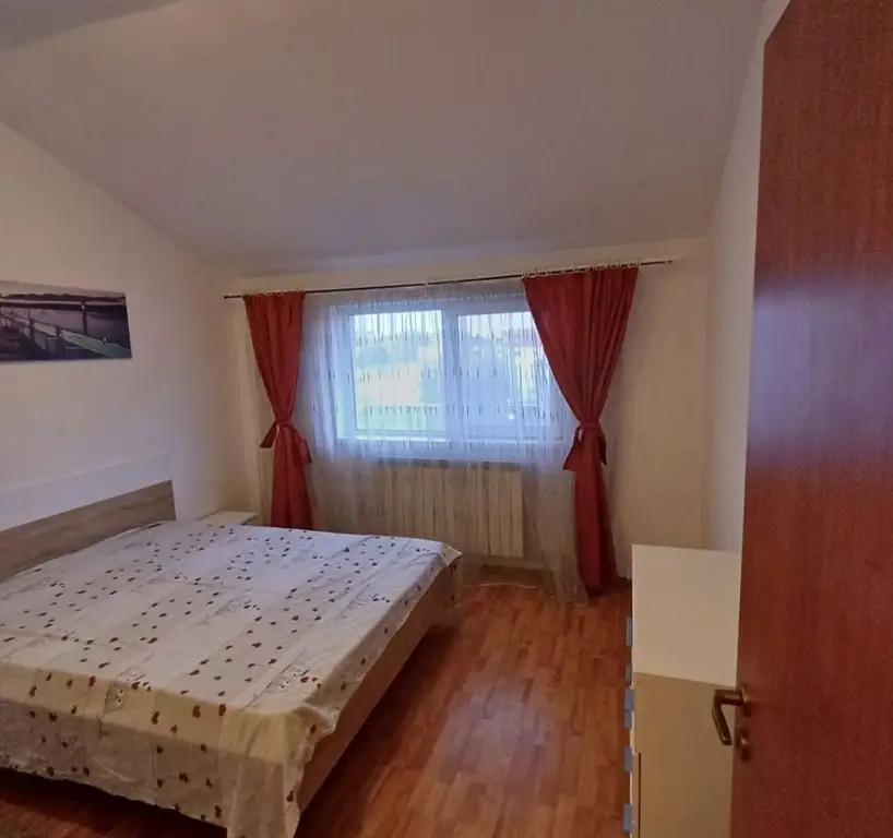 Vand apartament cu 3 camere in poarta 6 direct proprietar
