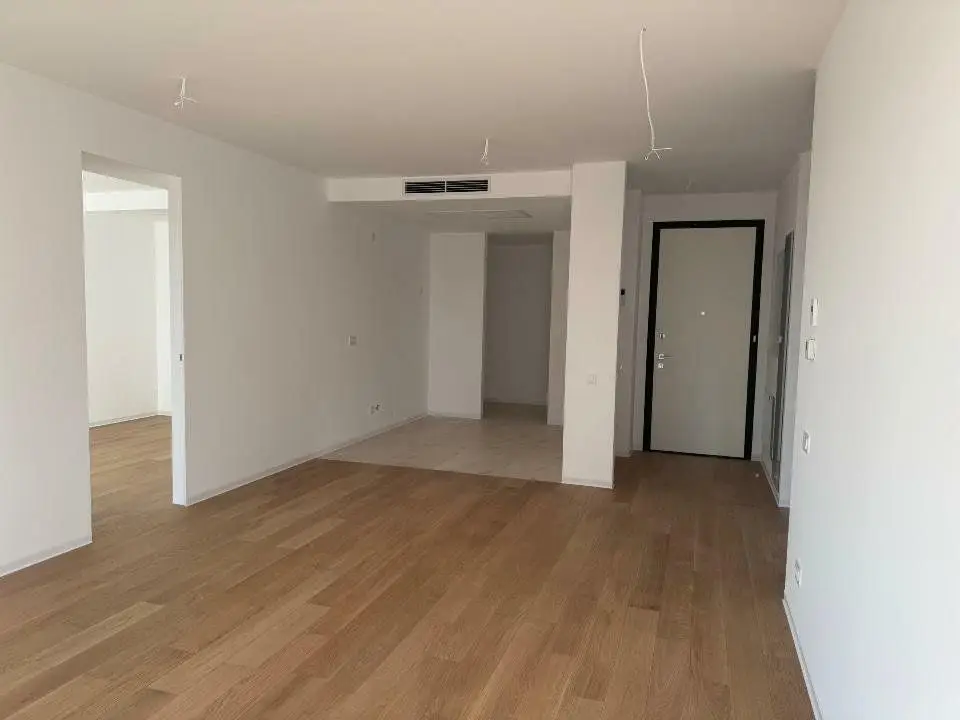 Apartamente cu 3 camere de vânzare în One Lake Club - direct proprietar