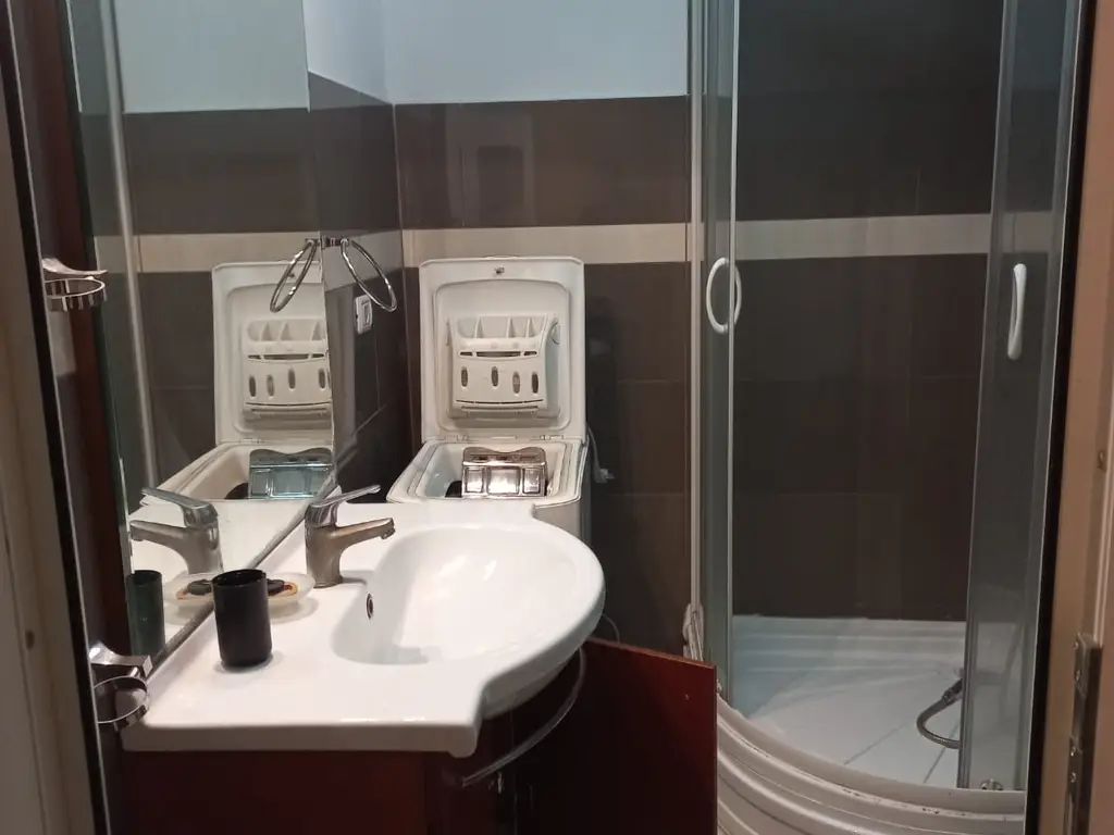 Închiriez apartament o cameră open space
