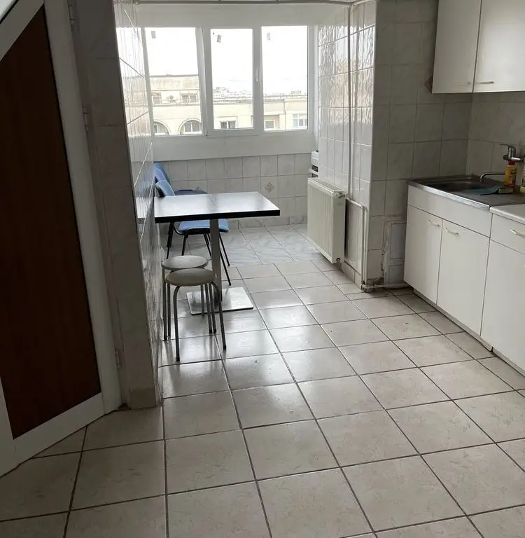 Vand 3camere mare stradal din Blvdul Decebal Bucuresti