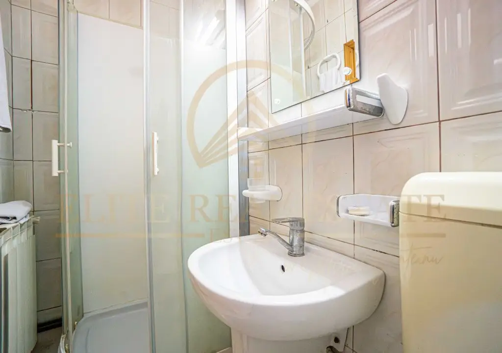 Apartament spațios cu 3 camere, 2 băi și 3 balcoane – zona FAR, bloc 2003