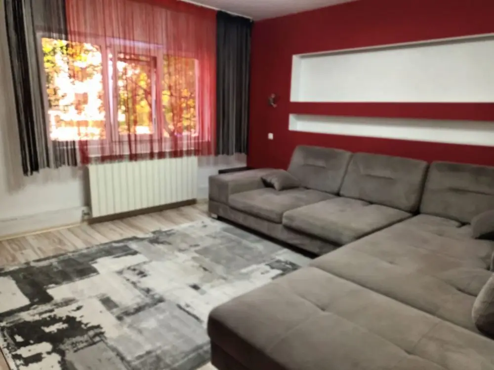 Vand apartament 3 camere