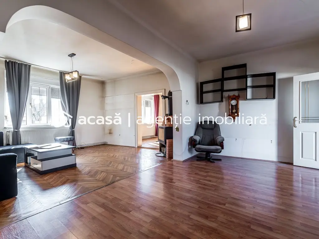 Casa ideală pentru familie: școală la 3 min. Zonă foarte liniștită.