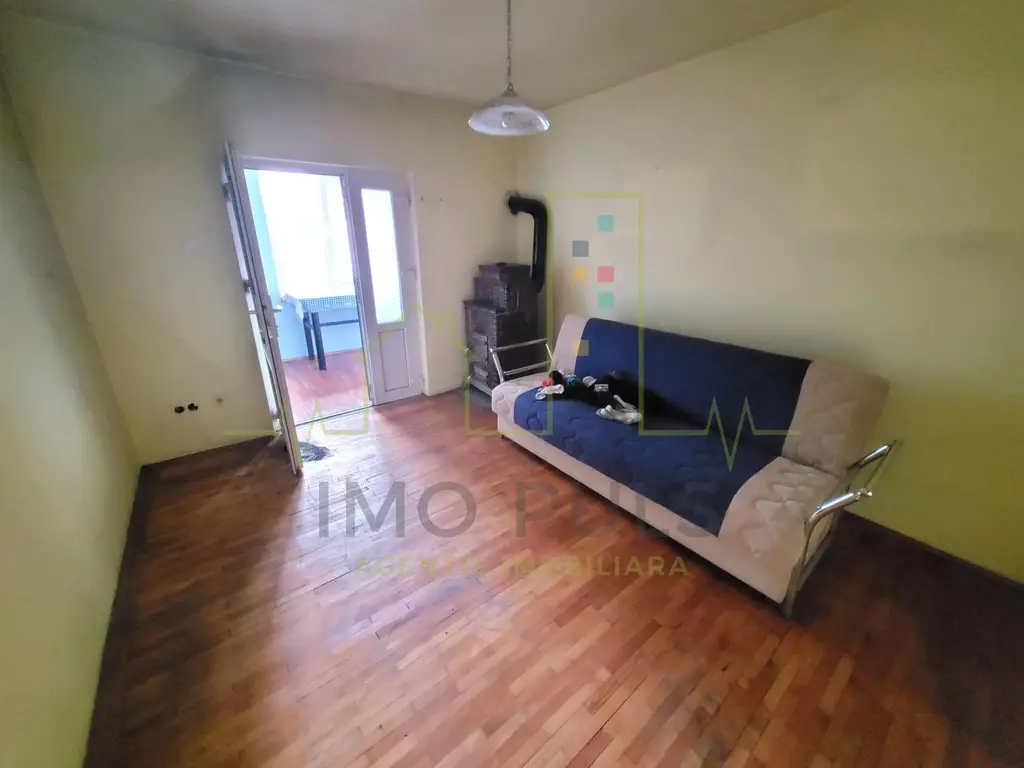 Zona Dambovita. 2 Case. Teren 933 mp.