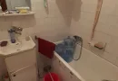 ageuropa.ro vinde ap. 2 cam. la parterul unei case în zona Carpați 2.