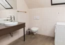 Vilă 5 dormitoare, 4 băi, 2 248mp teren, piscină. Preț: 229 000 E.