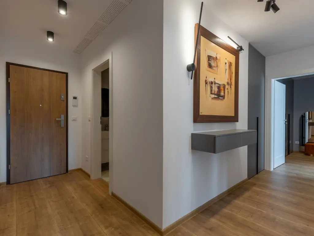 Inchiriem apartament 3 camere mobilat utilat lux cu parcare subterana