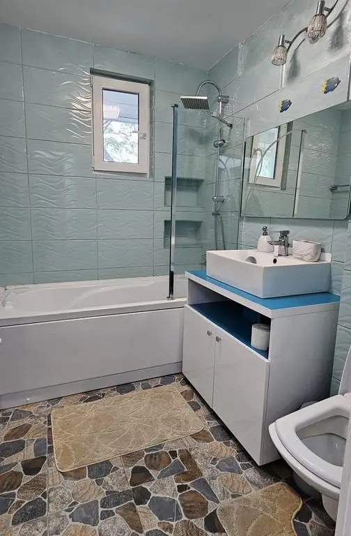 Inchiriez apartament 3 camere – Tiglina 3, etaj 1, mobilat si utilat