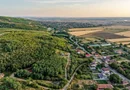 Teren pe deal, 1.150 mp, în Miniș, front 26 m, Drumul Vinului