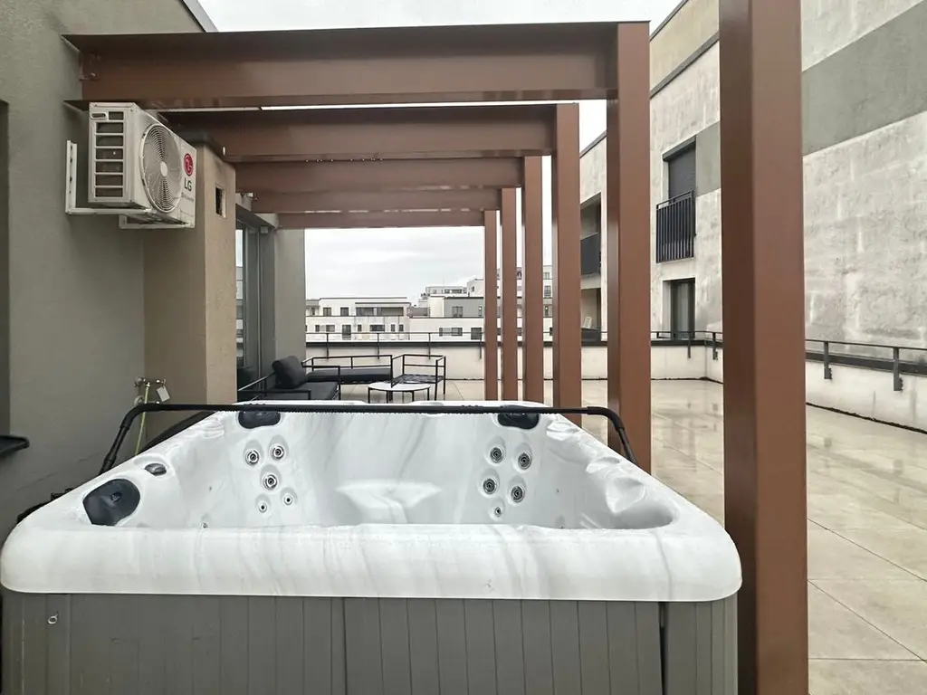 Penthouse de LUX 4 camere cu terasă spectaculoasă de 122 mp + jacuzzi