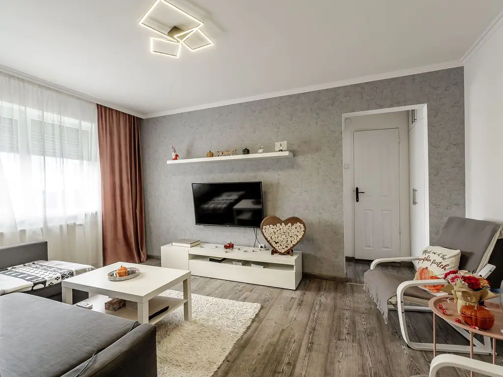 Apartament la etajul 3 cu 2 camere la cheie in zona Romanilor