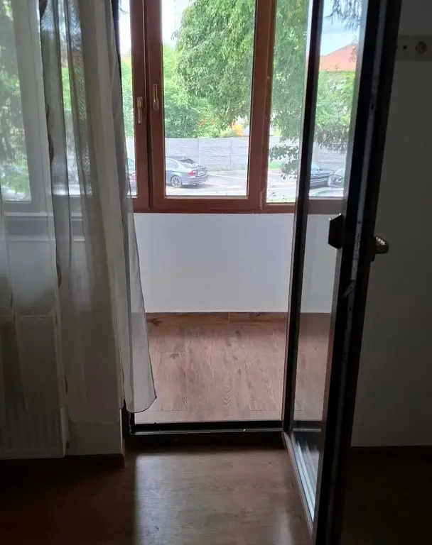 BRASADAS vinde ap 2 cam etaj 1/4 Micro 15.