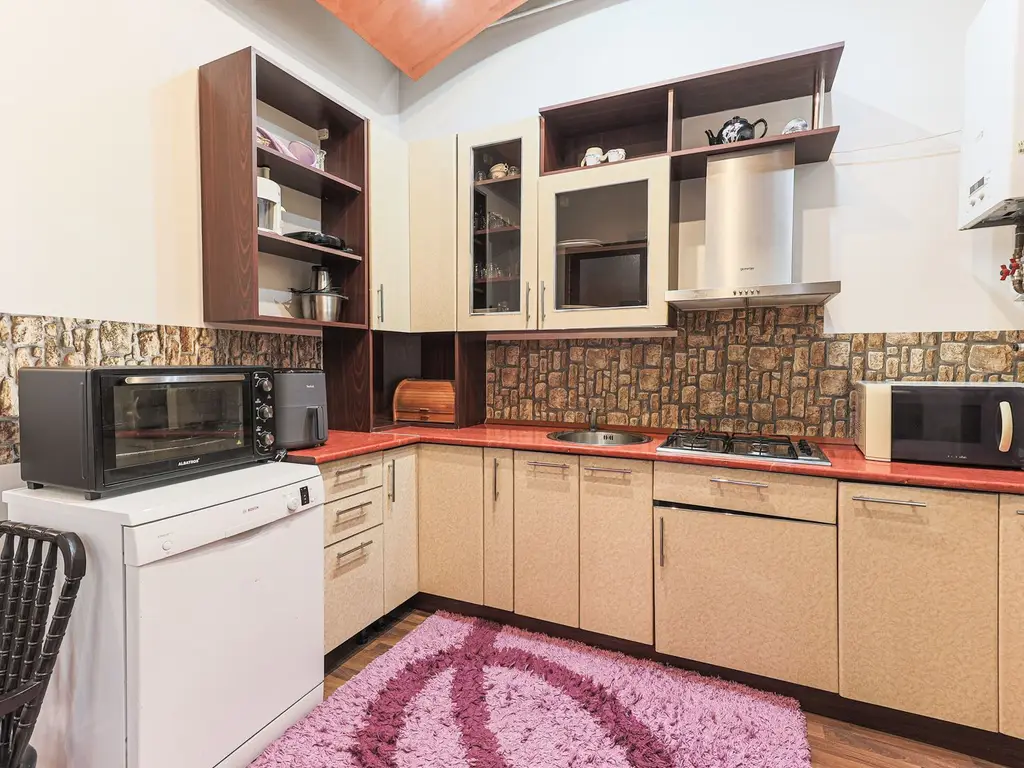 Apartament cu 2 camere la curte comună, pe str. Barabas Bela