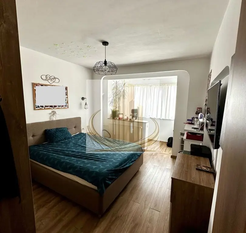 Apartament cu 4 camere si 2 bai | 84 mp | decomandat | zonă centrală