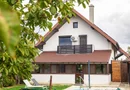 Vilă 5 dormitoare, 4 băi, 2 248mp teren, piscină. Preț: 229 000 E.
