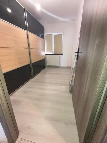 BRASADAS vinde ap 3 cam etaj 3/4 în Micro 17.