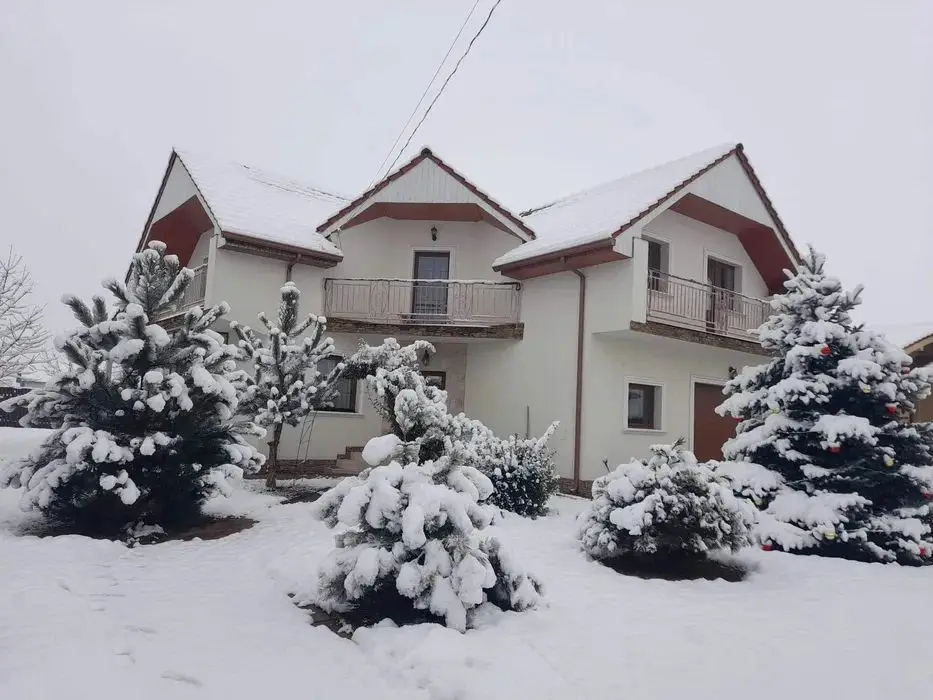 Ag EUROPA vinde casa NOUA individuala 5 cam. in Lazuri cu teren 7 ari.