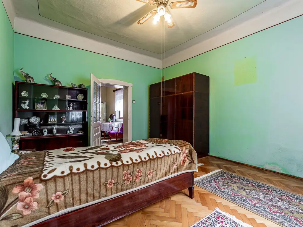 Casă cu teren de 370 mp în Zona Funcționarilor