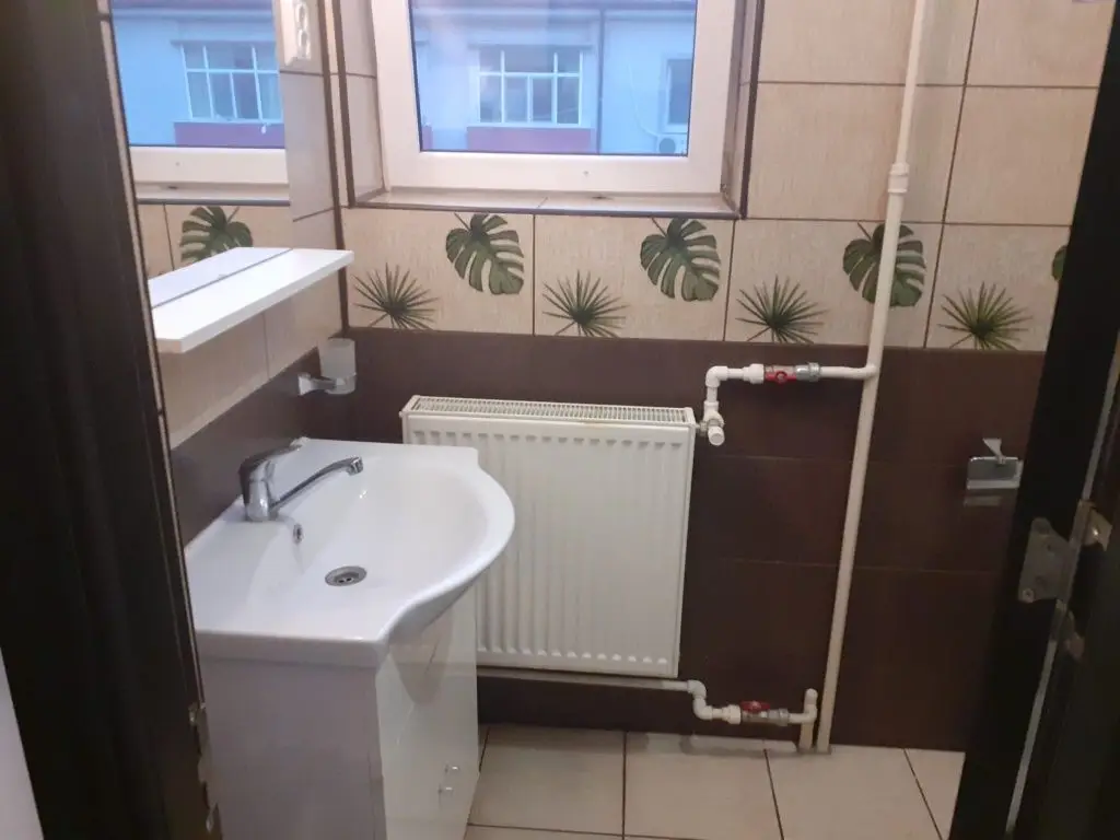 Închiriez apartament cu doua camere
