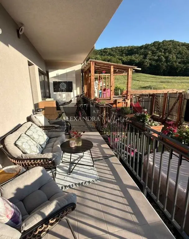 Apartament de vanzare 3 camere, 2 bai, gradina, parcare, Poligon