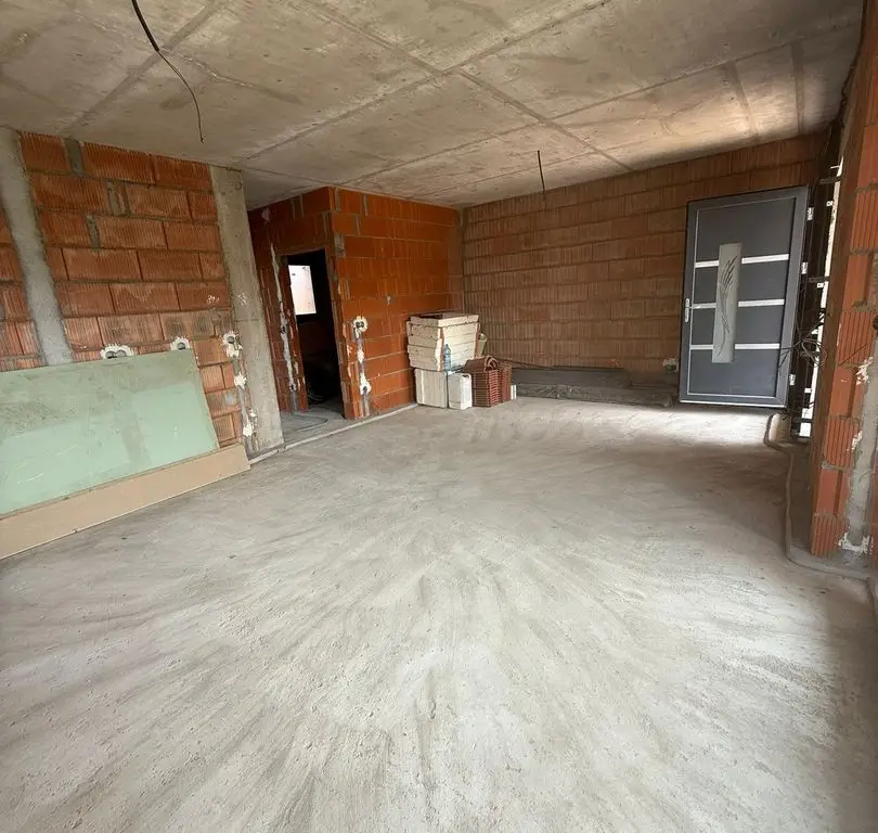 BRASADAS vinde Duplex zona Closca.