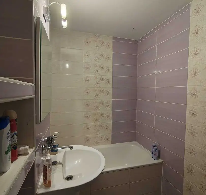 BRASADAS vinde ap 4 cam 82mp la etajul 1 in Micro 16.